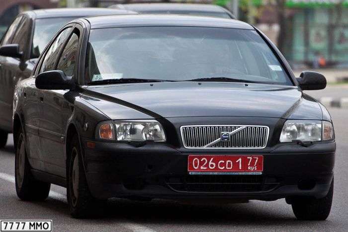 Автомобілі послів зарубіжних країн у Москві (168 фото)