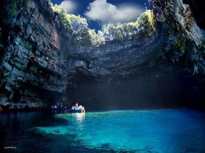 Казкова печера Меліссані в Греції (22 фото)
