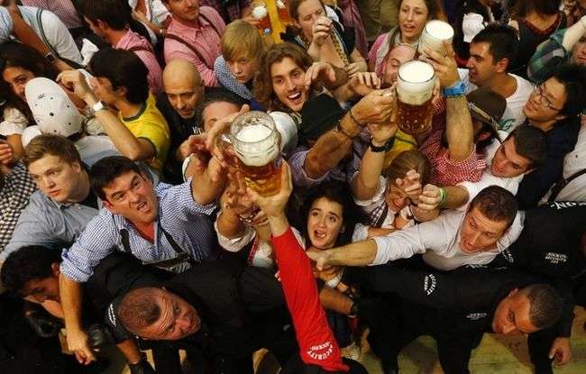 Фотозвіт зі свята пива - Октоберфест 2012 (25 фото)