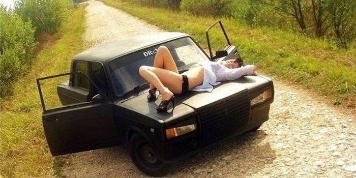 Зроблено в Росії: дівчата і тюнінговані автомобілі (58 фото)
