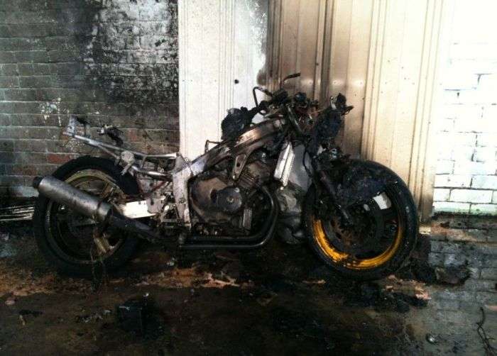 Мотоцикл Honda згорів дотла (3 фото)