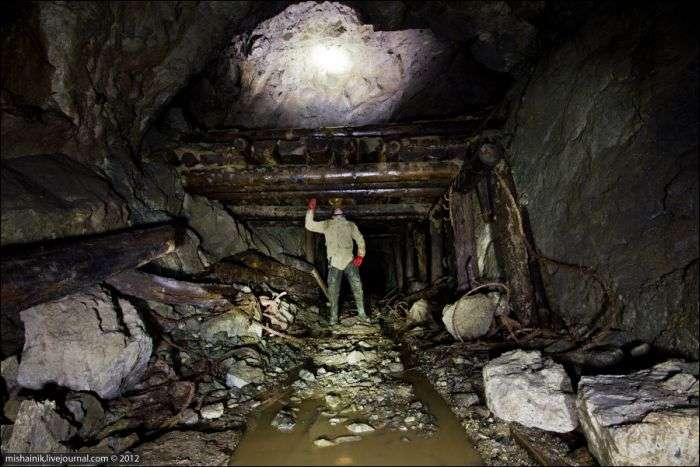 Прогулянка по старій шахті радянських часів (59 фото)
