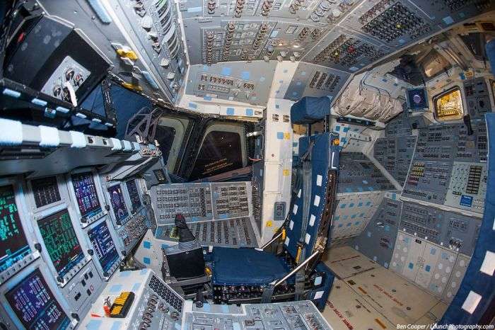 Як влаштована кабіна американських космічних шатлів (35 фото)