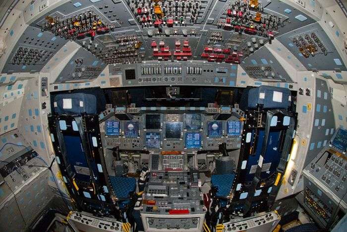 Як влаштована кабіна американських космічних шатлів (35 фото)