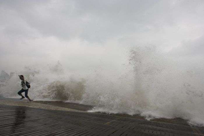 Супертайфун Болавен зруйнував узбережжі Китаю (11 фото)