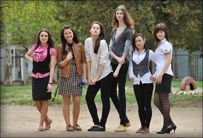 Дівчина з незвичайною шиєю (6 фото)