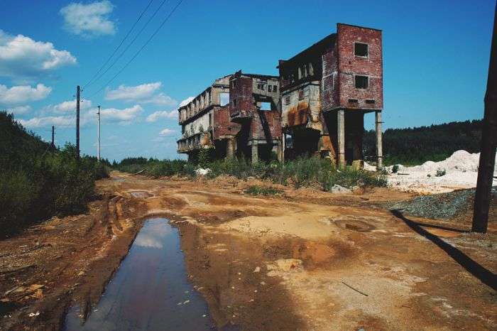 Прогулянка по покинутих копалень Дегтярска (50 фото)