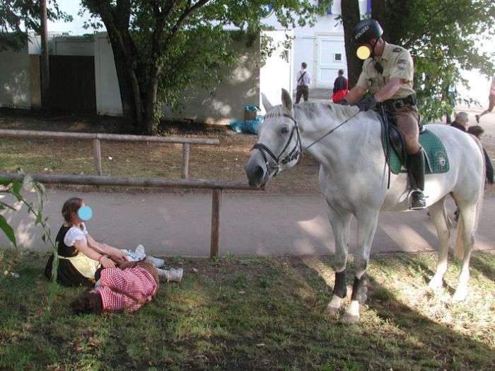 Зворотна сторона фестивалю Октоберфест 2012 (40 фото)