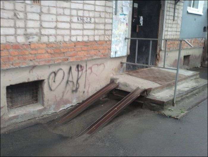 Маразми в пректировании пандусів для колясок (18 фото)
