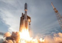 Atlas V Rocket lança satélite de comunicações avançadas