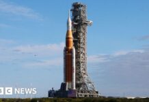 Артеміс II: екіпаж NASA доставлений на стартовий майданчик для польоту на Місяць