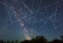 Para astronom Memprotes Rencana Cermin Orbital dan Jaringan Data Jutaan Satelit