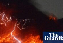 Секрет вуглецю: як вулканічний попіл породжує захоплюючі видовища блискавок