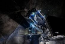 SpaceX apila una nave espacial para el vuelo 13